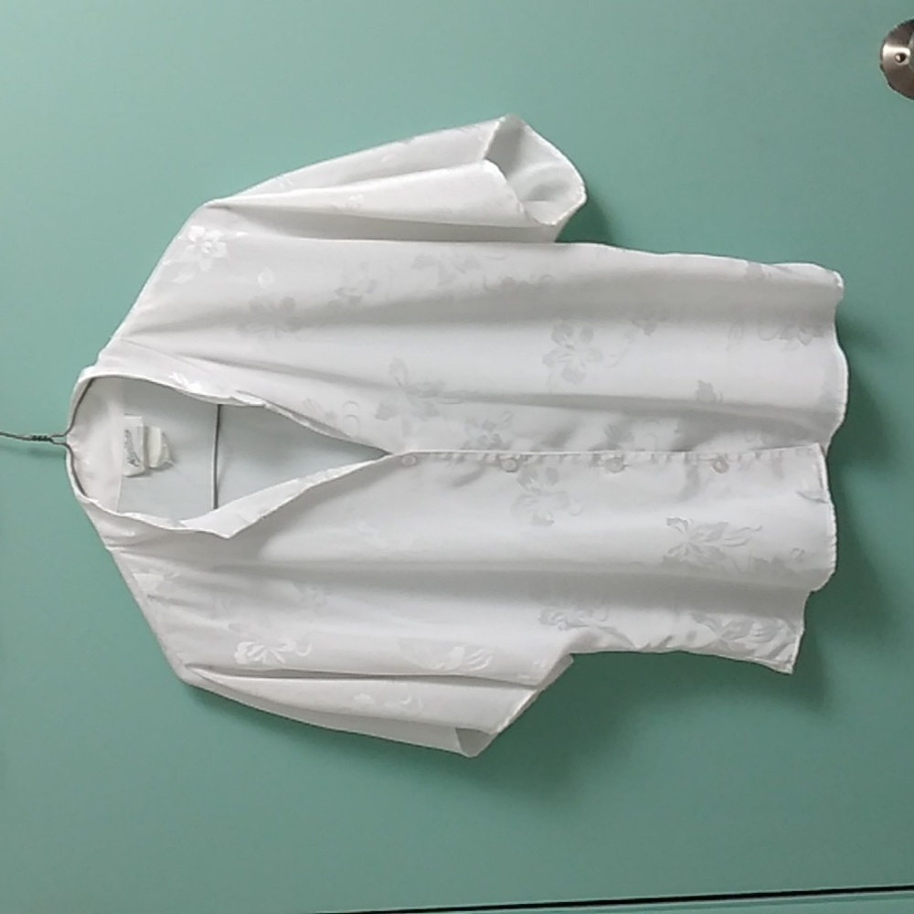 White Short Sleeve Blouse. Brand Is Mariposa. Size S-M